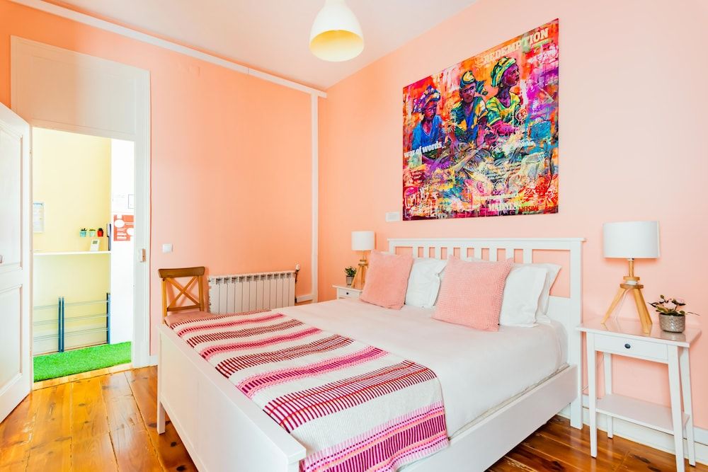 undefined Bright & Beautiful Top Floor Graça Flat 7