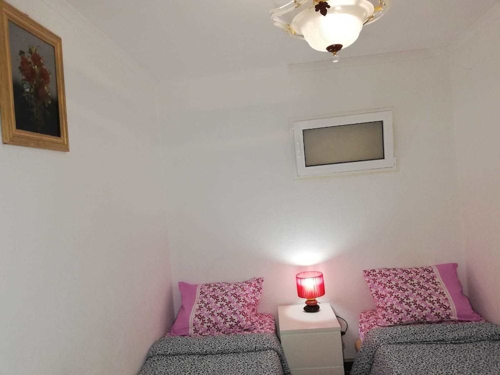 Inn Lisboa Economy Double or Twin Room, 1 Bedroom, Shared Bathroom 3