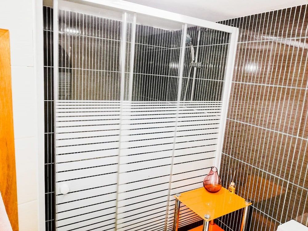 Inn Lisboa Family Room, Shared Bathroom, City View 6