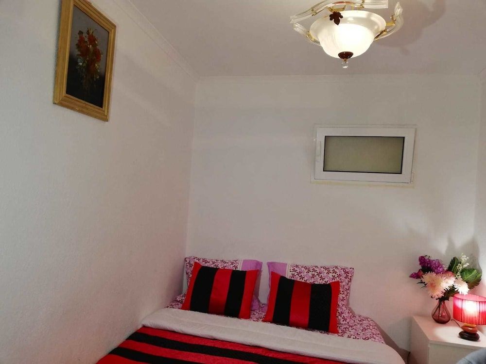 Inn Lisboa Economy Double or Twin Room, 1 Bedroom, Shared Bathroom 4