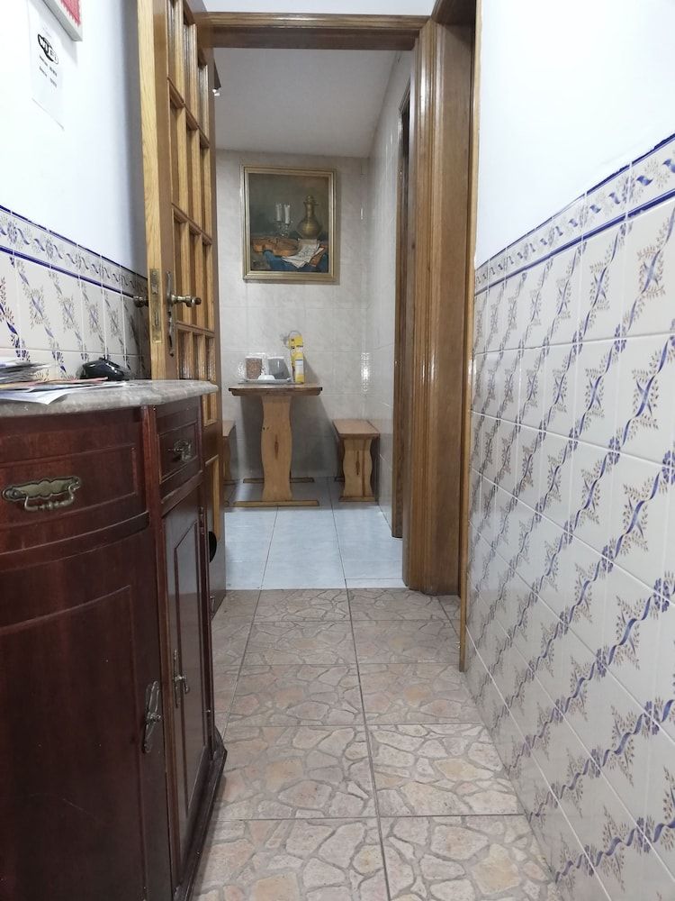Inn Lisboa Economy Double or Twin Room, 1 Bedroom, Shared Bathroom 6