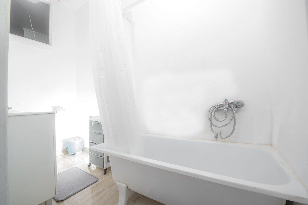 Deep Soaking Bathtub