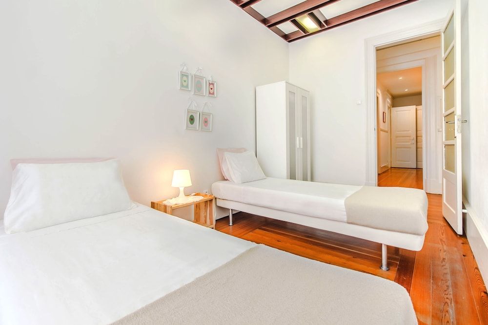 undefined Lisbon Boulevard 6