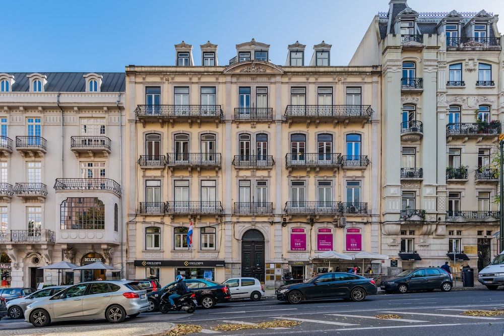 undefined Lisbon Boulevard 3