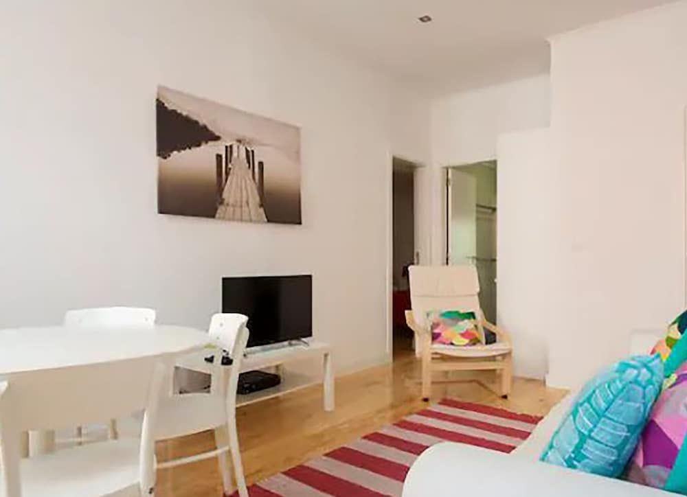 undefined Cool Tailor Made 2 Bedroom Apartment 9