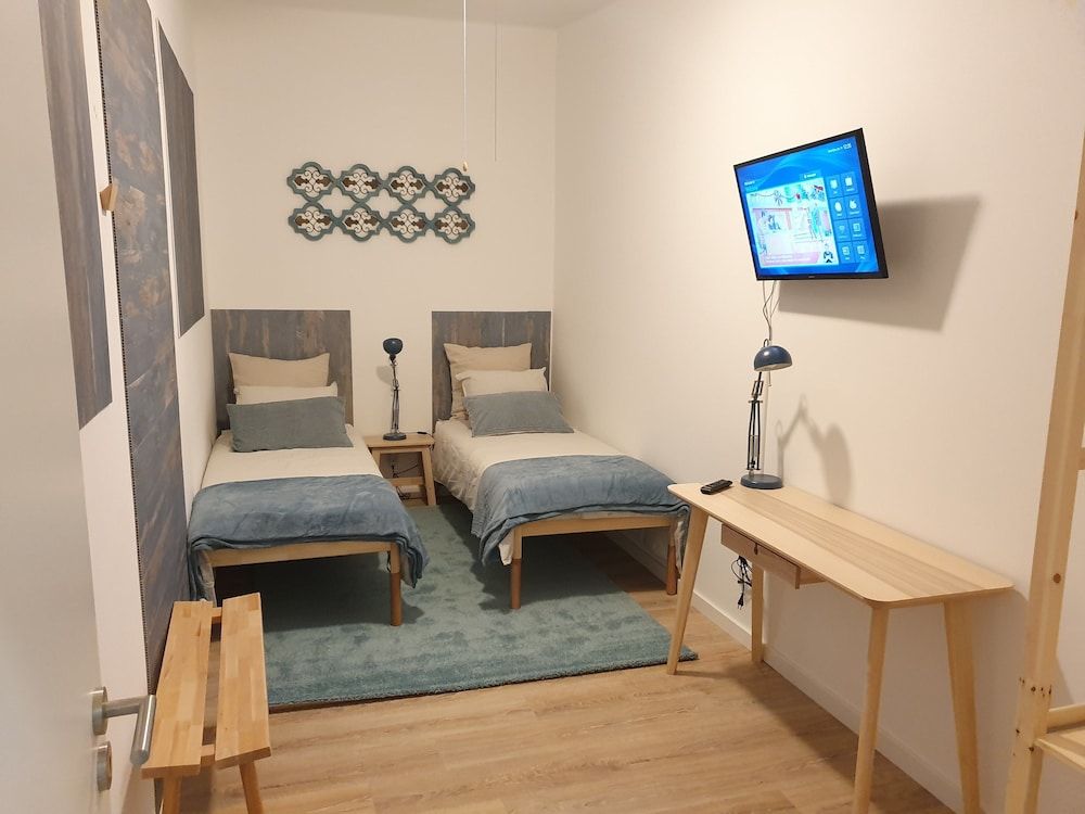 Standard Room, 2 Twin Beds, Non Smoking, Shared Bathroom (5)