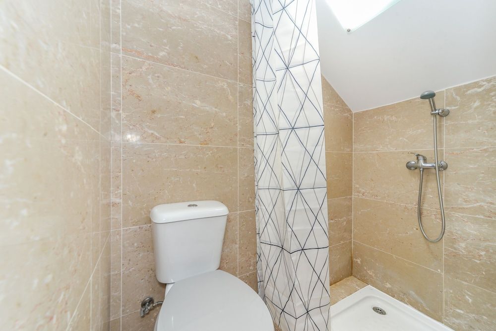 Alcantara 65 Riverside Studio (APT3) 13