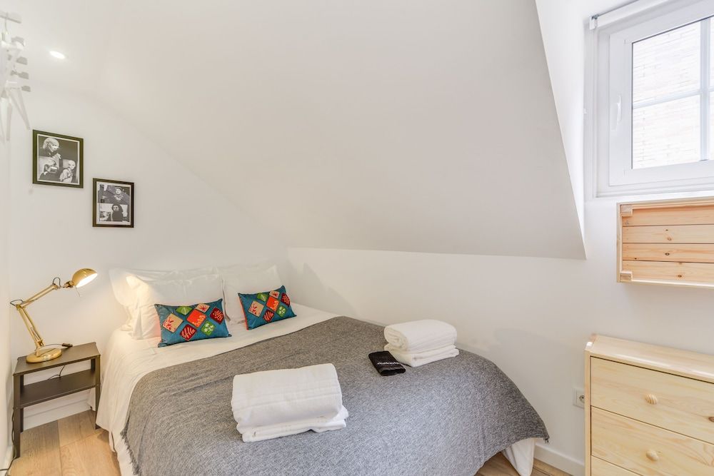 undefined Alcantara 65 Riverside