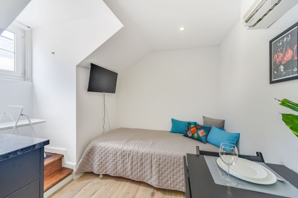 Alcantara 65 Riverside Studio (APT4) 9