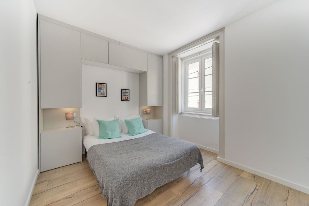 undefined Alcantara 65 Riverside 4