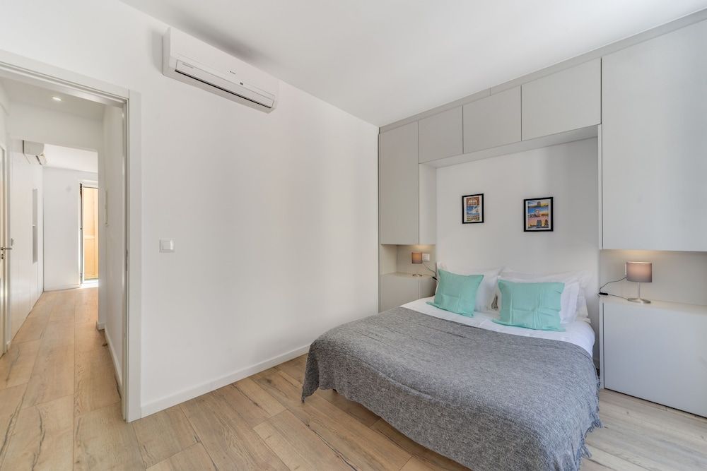 undefined Alcantara 65 Riverside 9