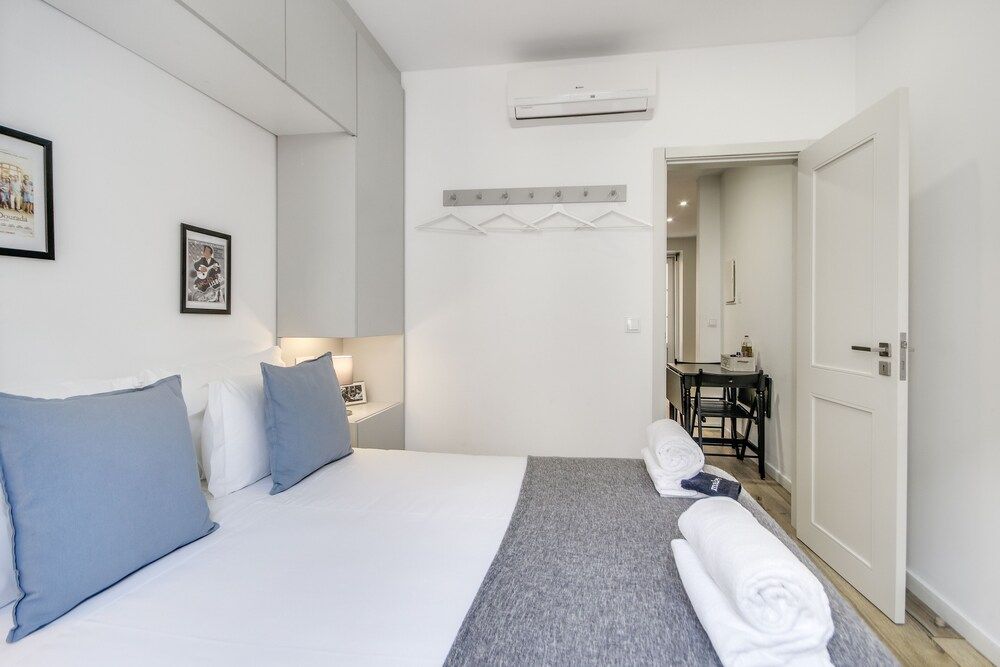 undefined Alcantara 65 Riverside 10