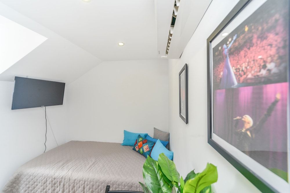 Alcantara 65 Riverside Studio (APT4) 10