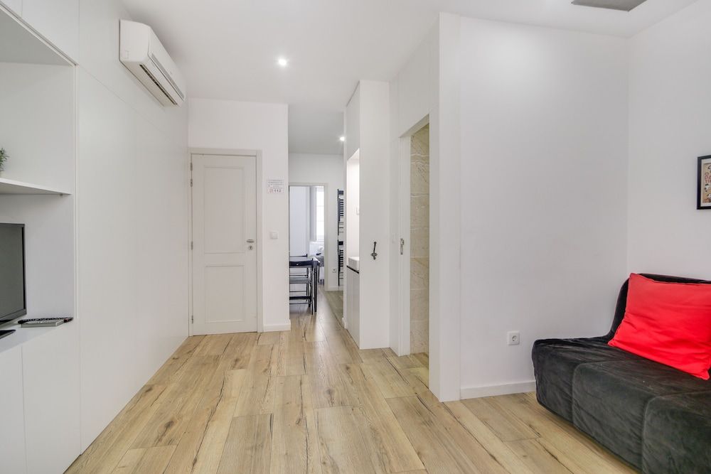 Alcantara 65 Riverside City Apartment, Terrace (APT2) 8