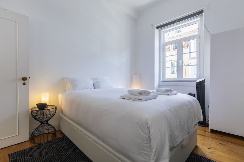 undefined Sunny & Quiet Lisbon Apartment