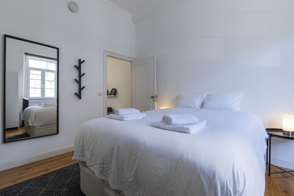 undefined Sunny & Quiet Lisbon Apartment 4
