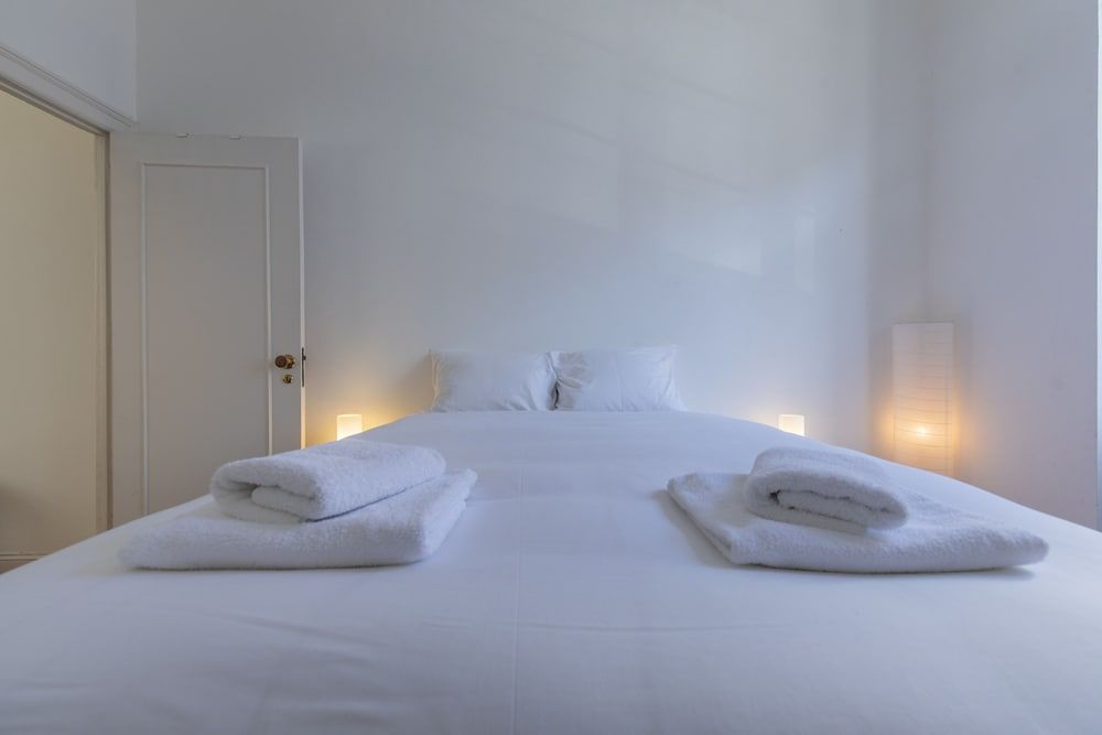 undefined Sunny & Quiet Lisbon Apartment 9