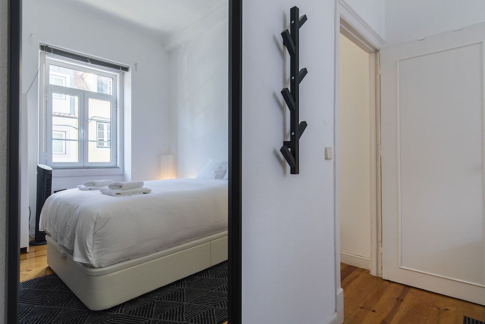 undefined Sunny & Quiet Lisbon Apartment 5