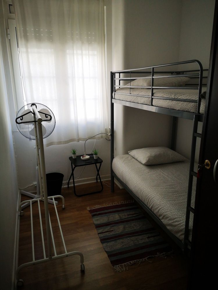 Hostel Paraíso da Penha Basic Double Room, Shared Bathroom (#3) 6