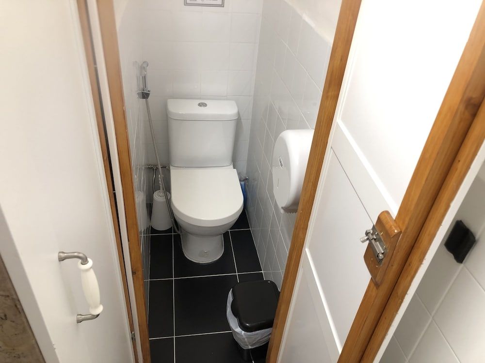 Hostel Charme da Graça Senior Single Room, Shared Bathroom 2