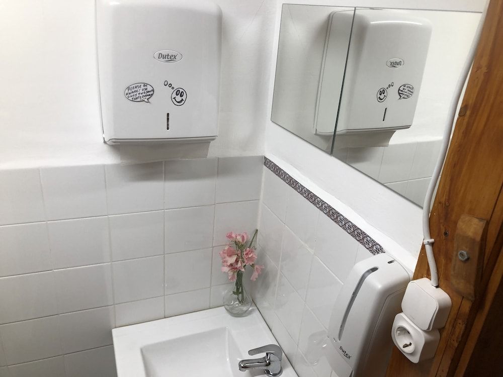 Hostel Charme da Graça Senior Single Room, Shared Bathroom 7