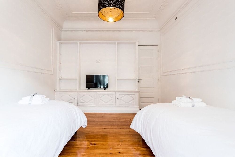 undefined 6 Clouds 10