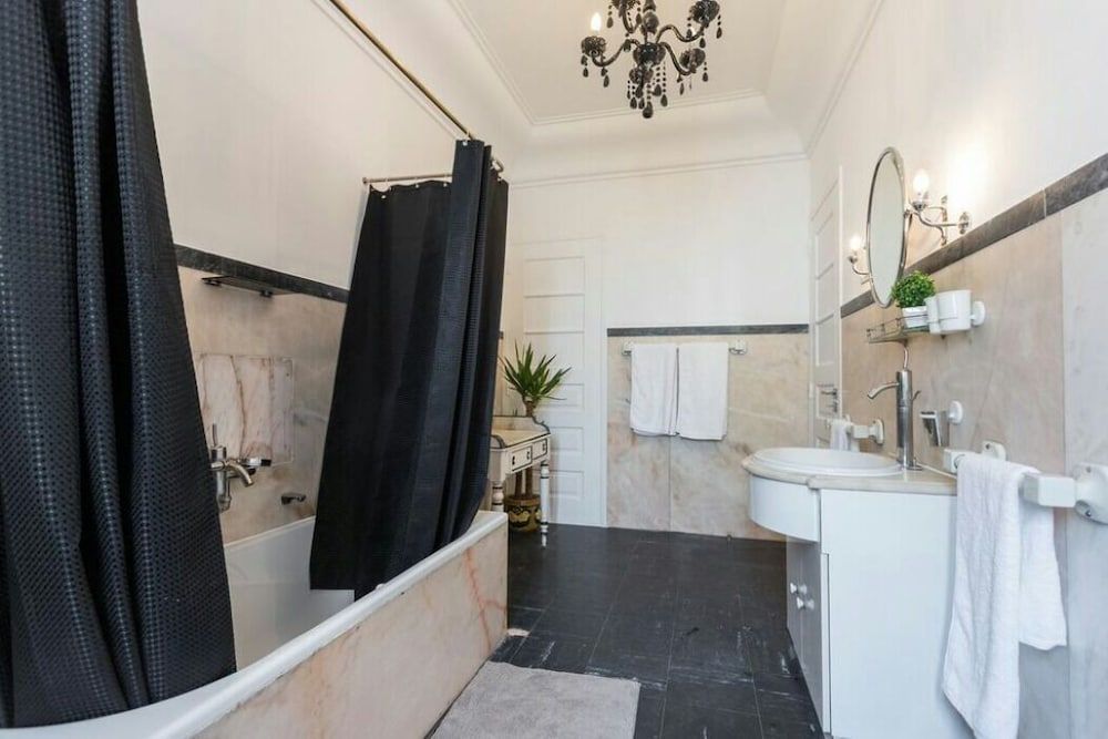 6 Clouds Double Room, Shared Bathroom 6