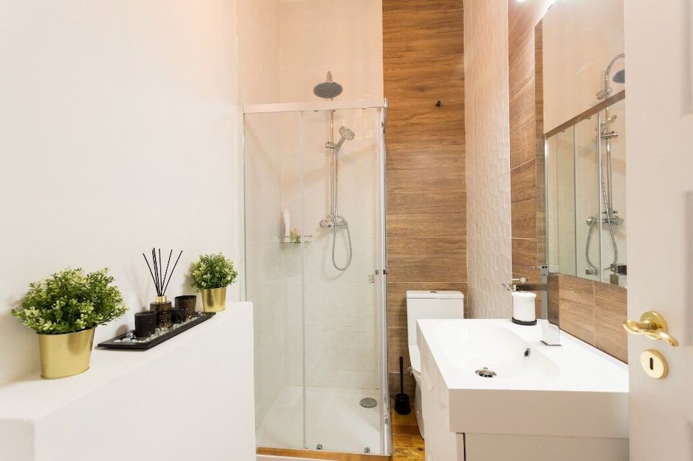 6 Clouds Superior Quadruple Room, Private Bathroom 10