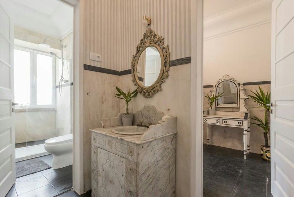 6 Clouds Double Room, Shared Bathroom 8