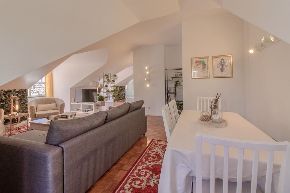 undefined Beautiful flat with balcony & Great location 4