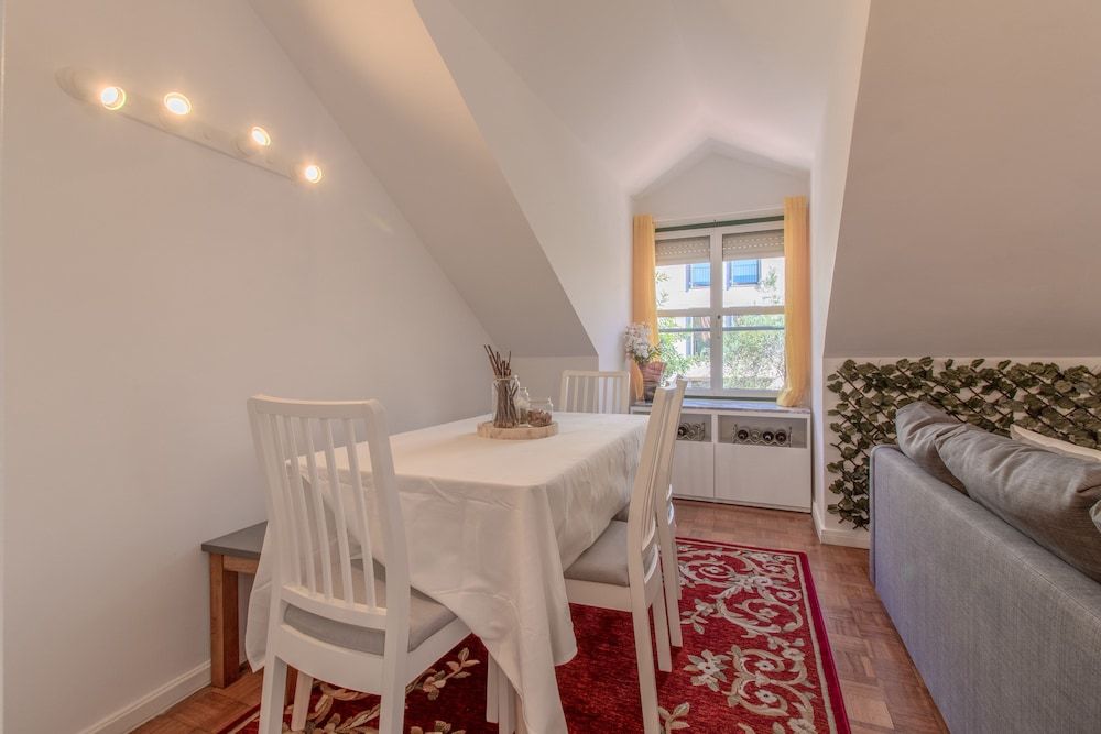 undefined Beautiful flat with balcony & Great location 3