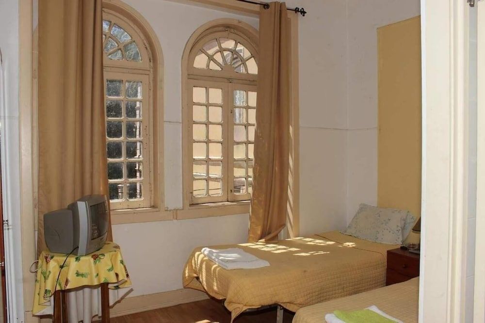 Viriato Rooms Family Room, Private Bathroom 4