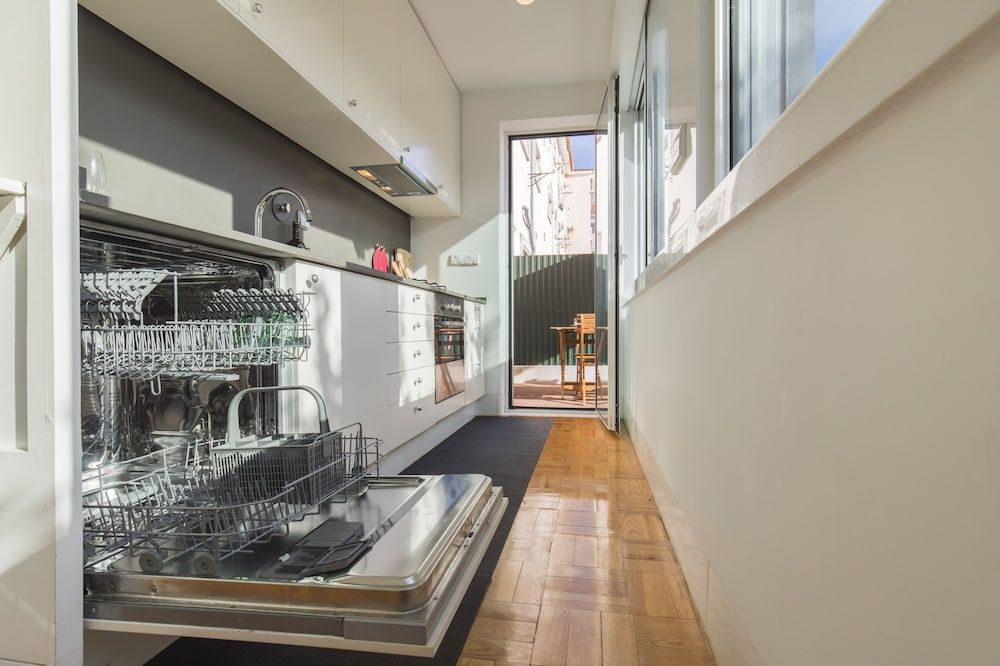 Garden House in Alvalade Apartment, 2 Bedrooms, Terrace 13