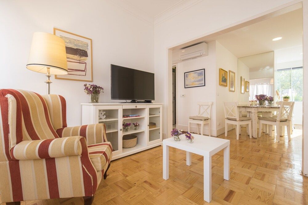 Garden House in Alvalade Apartment, 2 Bedrooms, Terrace 14