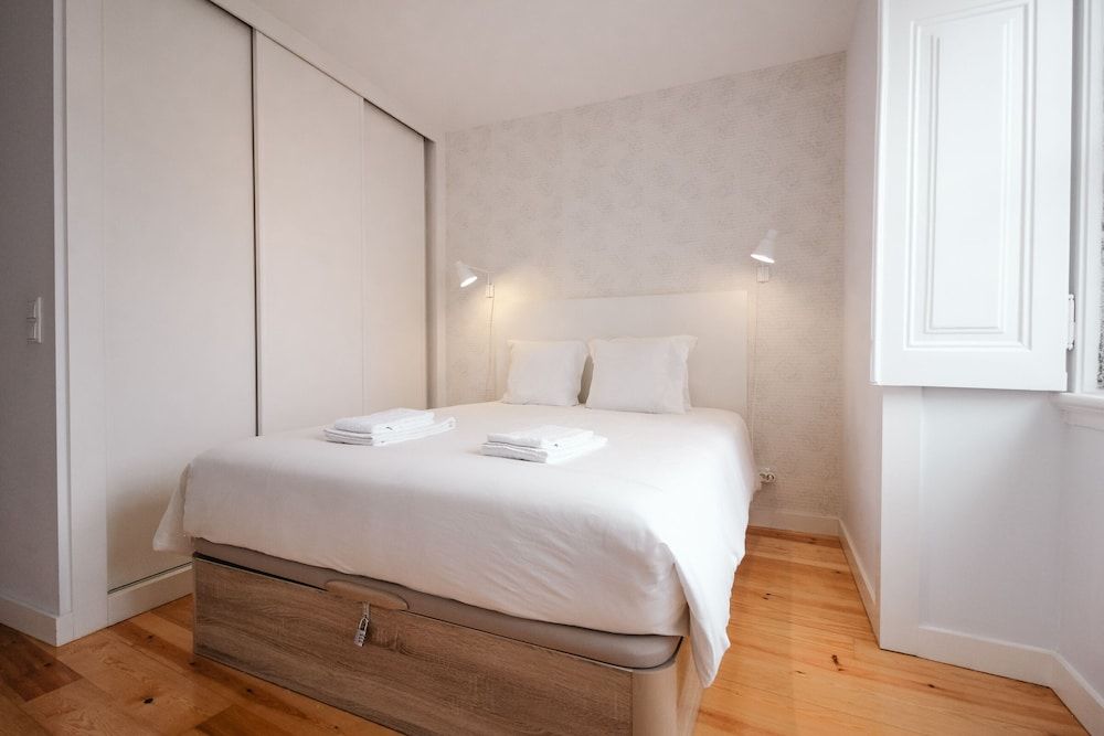 undefined JOIVY Elegant 2BR Apt nearby tram 28E stop - Portas Sol 6