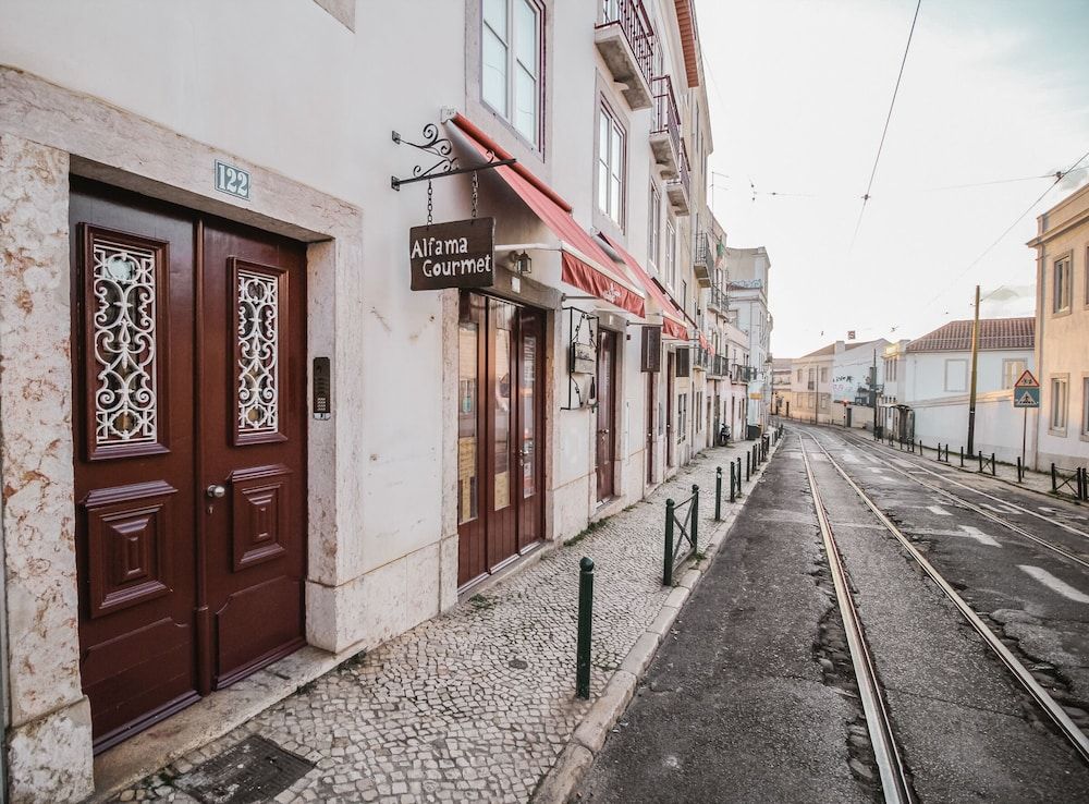 undefined JOIVY Elegant 2BR Apt nearby tram 28E stop - Portas Sol 4