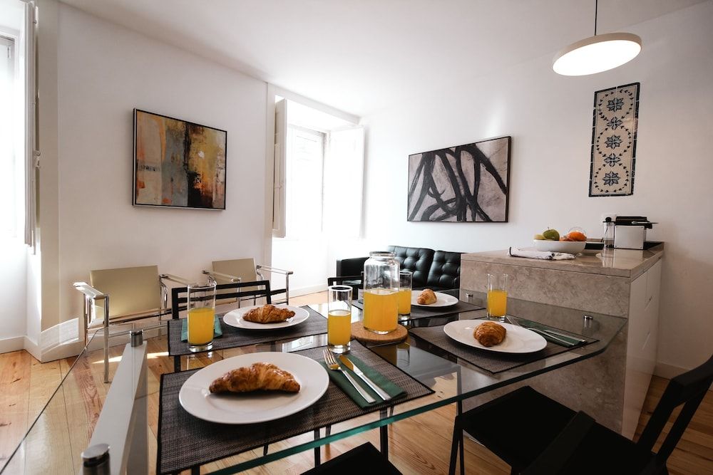 undefined JOIVY Elegant 2BR Apt nearby tram 28E stop - Portas Sol