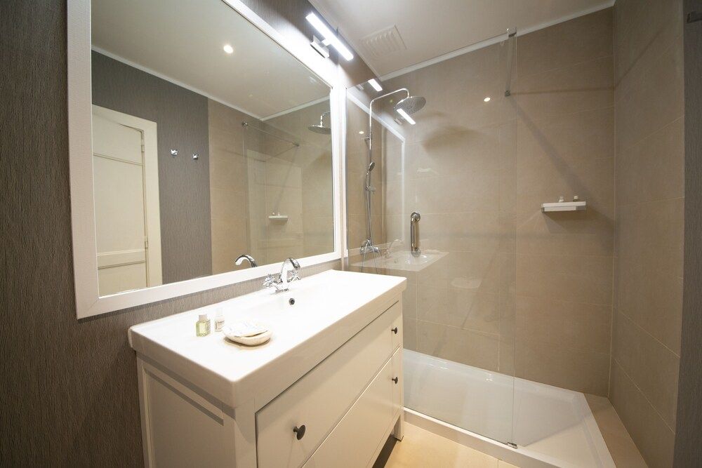 ALTIDO Exquisite 2BR home w/ balcony in Lapa Apartment (2 Bedrooms) 16