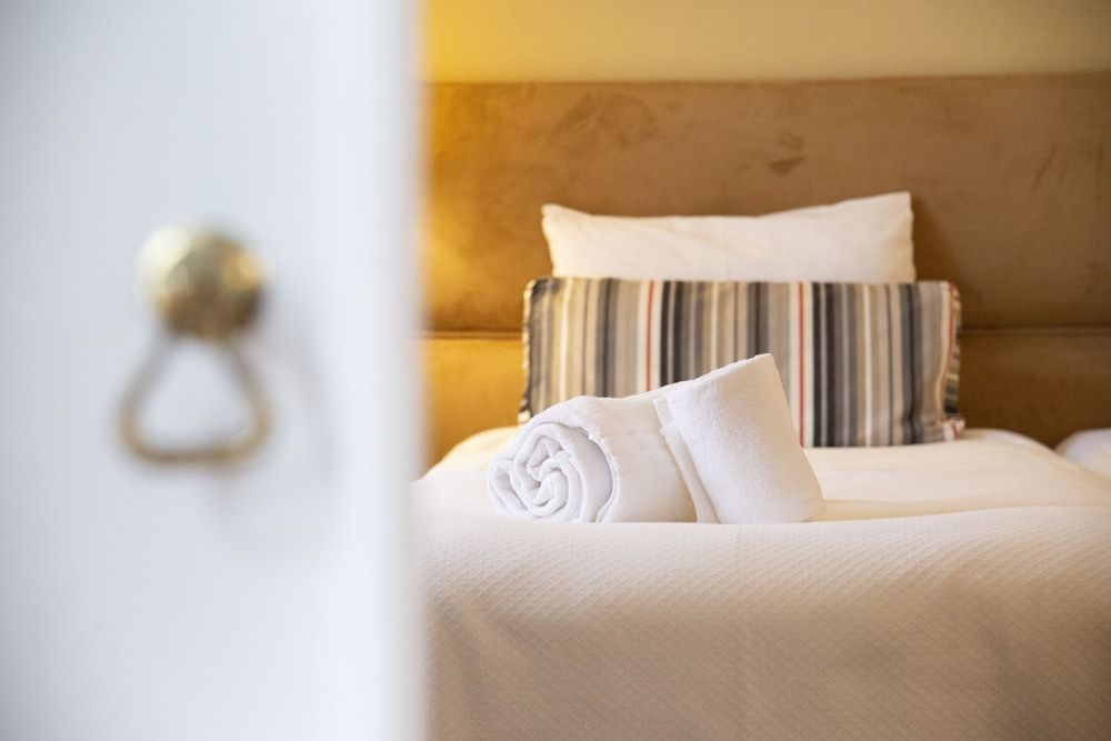 undefined ALTIDO Exquisite 2BR home w/ balcony in Lapa 3