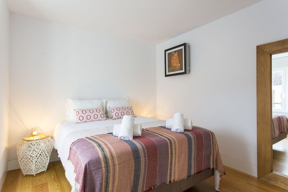 JOIVY Leisure Luxury Downtown Duplex Lisbon Apartment (2 Bedrooms) 15