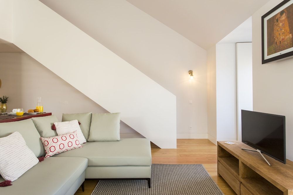 JOIVY Leisure Luxury Downtown Duplex Lisbon Apartment (2 Bedrooms) 21