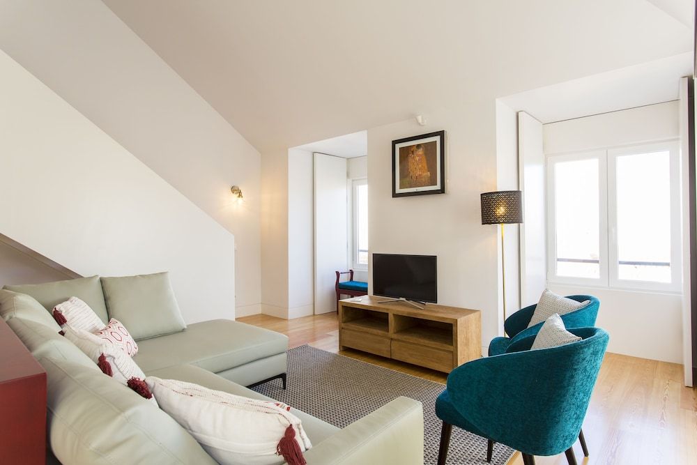 JOIVY Leisure Luxury Downtown Duplex Lisbon Apartment (2 Bedrooms) 20