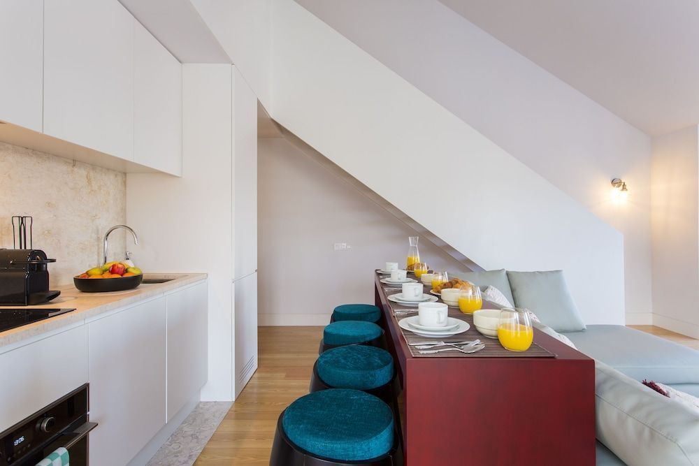 JOIVY Leisure Luxury Downtown Duplex Lisbon Apartment (2 Bedrooms) 17