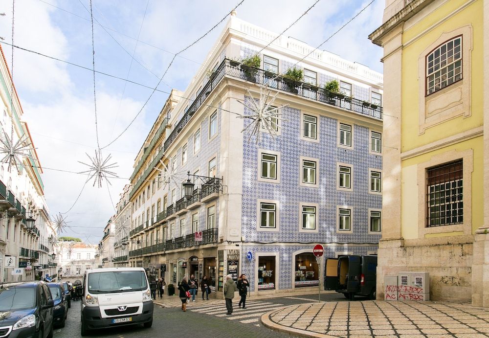 JOIVY Elegant 2BR Apt w/workspace nearby Baixa-Chiado subway Apartment, 2 Bedrooms 20