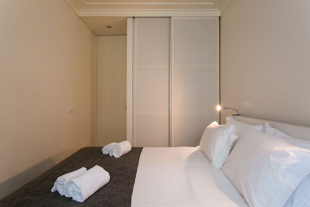 undefined JOIVY Elegant 2BR Apt w/workspace nearby Baixa-Chiado subway 9