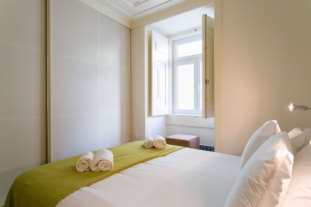undefined JOIVY Elegant 2BR Apt w/workspace nearby Baixa-Chiado subway 4