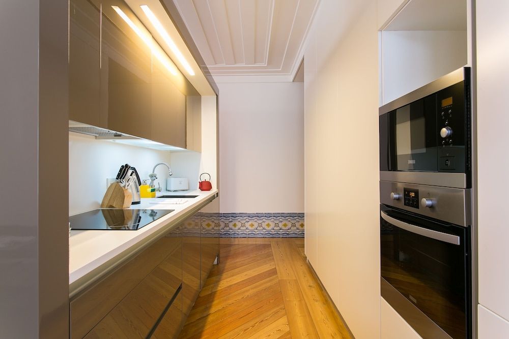 JOIVY Elegant 2BR Apt w/workspace nearby Baixa-Chiado subway Apartment, 2 Bedrooms 12