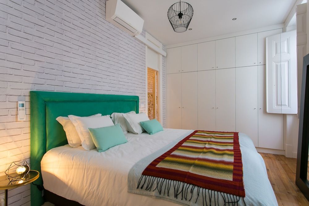 undefined JOIVY Gorgeous 3BR home w/balcony nearby Time Out Market 6