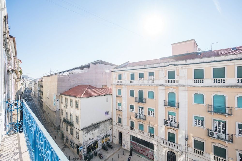 undefined JOIVY Gorgeous 3BR home w/balcony nearby Time Out Market 3