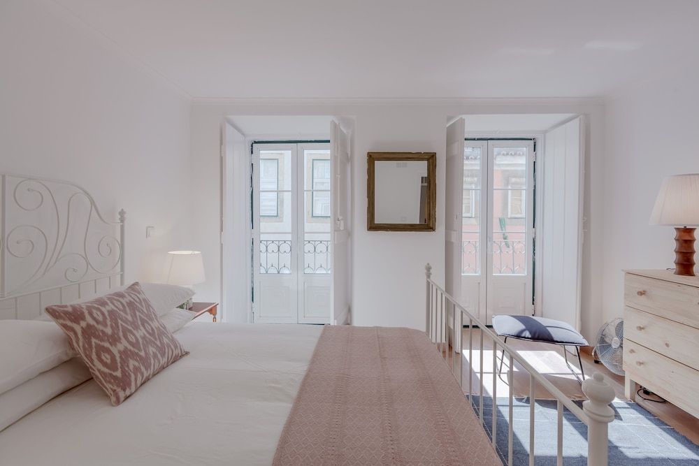 Bright & Spacious W/ Orange Tree Patio Apartment by TimeCooler Apartment, 3 Bedrooms 27